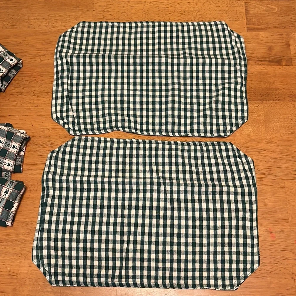 Set of 2 Handmade Cloth Reversible Placemats with 4 Coordinating Cloth Napkins